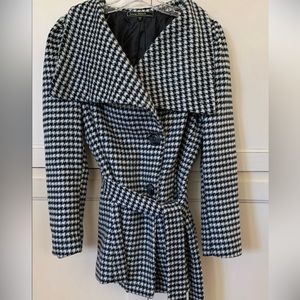 Love stitch herringbone jacket. Size small.
Good condition